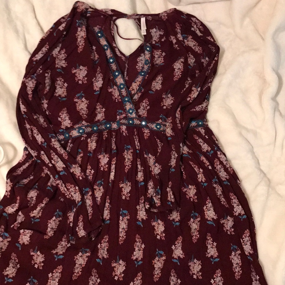 Stunning and short, floral maroon dress